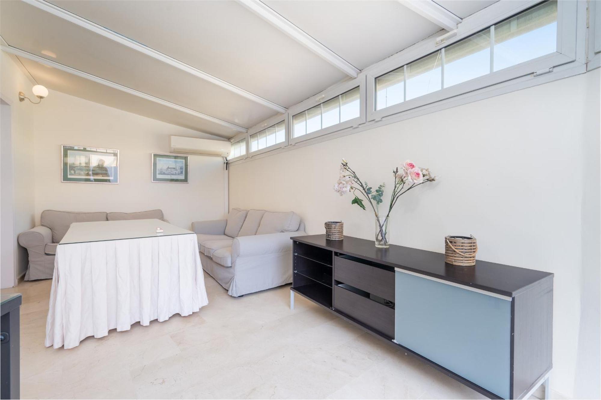 Wide With Terrace & Parking- 3bd 2bth- Alfalfa Sewilla