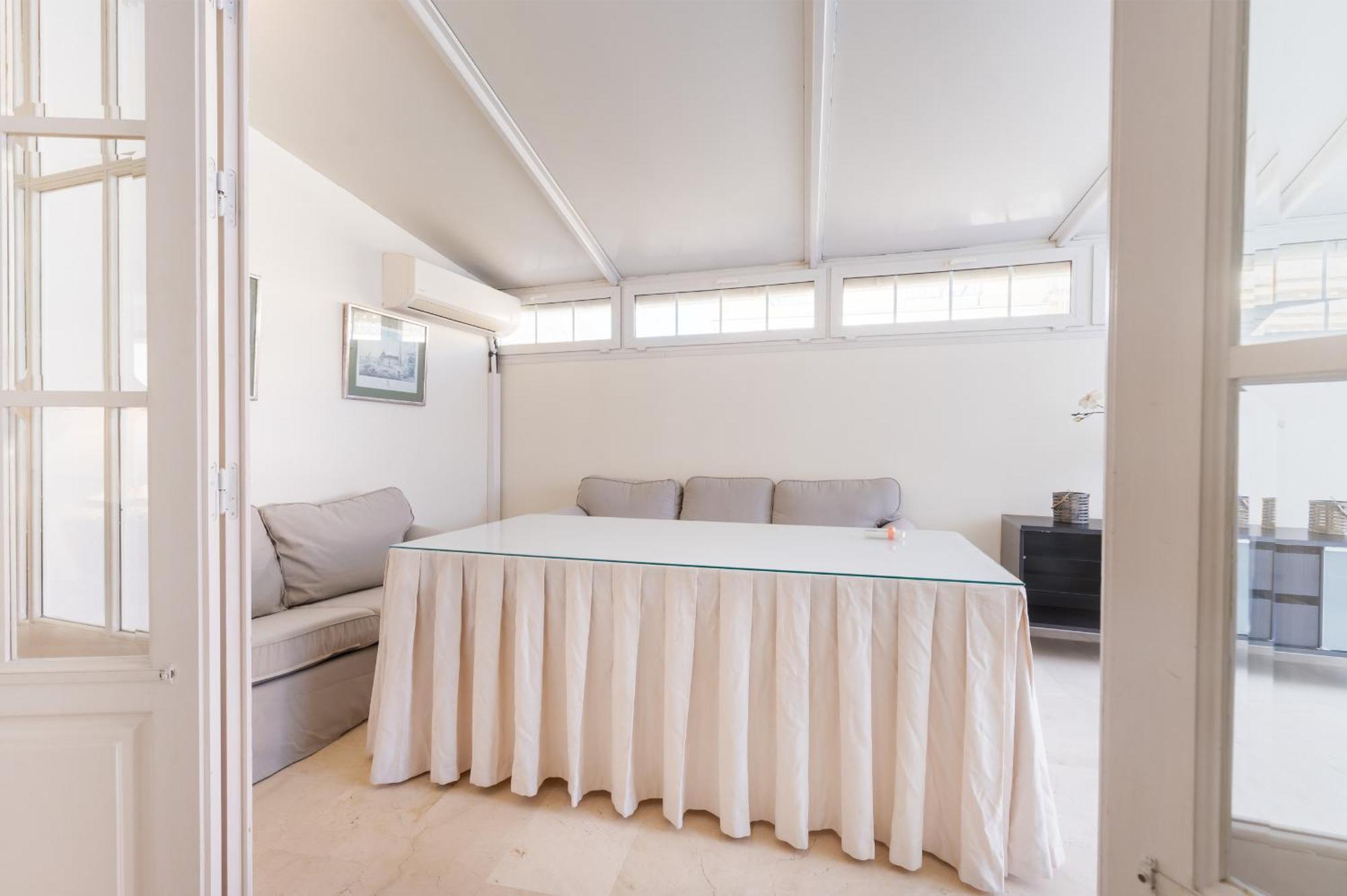 Apartament Wide With Terrace & Parking- 3bd 2bth- Alfalfa