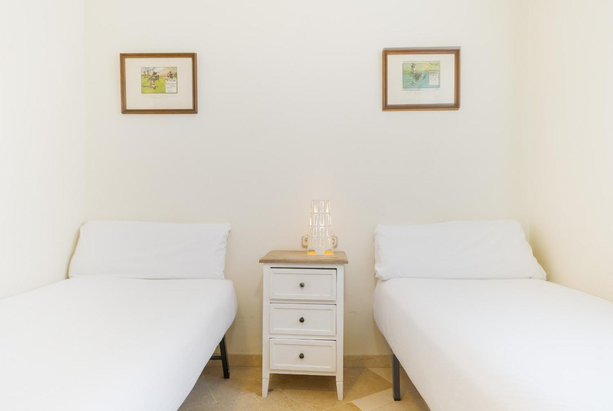 Wide With Terrace & Parking- 3bd 2bth- Alfalfa Sewilla