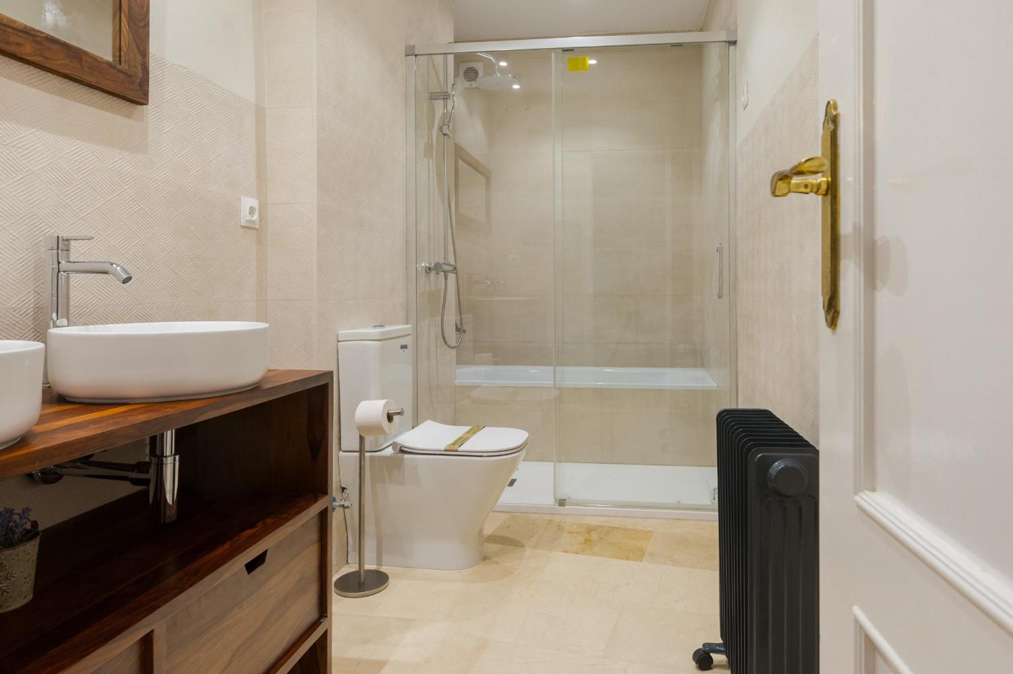 Wide With Terrace & Parking- 3bd 2bth- Alfalfa Appartement
